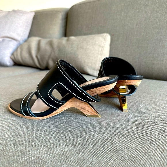 Alexander McQUEEN slip-on sandals, leather, 2’ heel, like new, black, US 7.5 - Picture 2 of 10